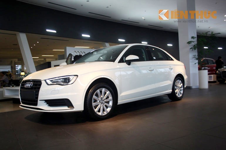 Mẫu xe A3 sedan 4 cửa mới của Audi có chiều dài 4,46 m, rộng 1,80 m. Trục cơ sở dài: 2,64 m. Khoang chứa hành lý 425 lít. Xe được giảm trọng lượng nhưng vẫn đảm bảo độ cứng nhờ sử dụng rất nhiều bộ phận từ thép đúc cho khoang hành khách.